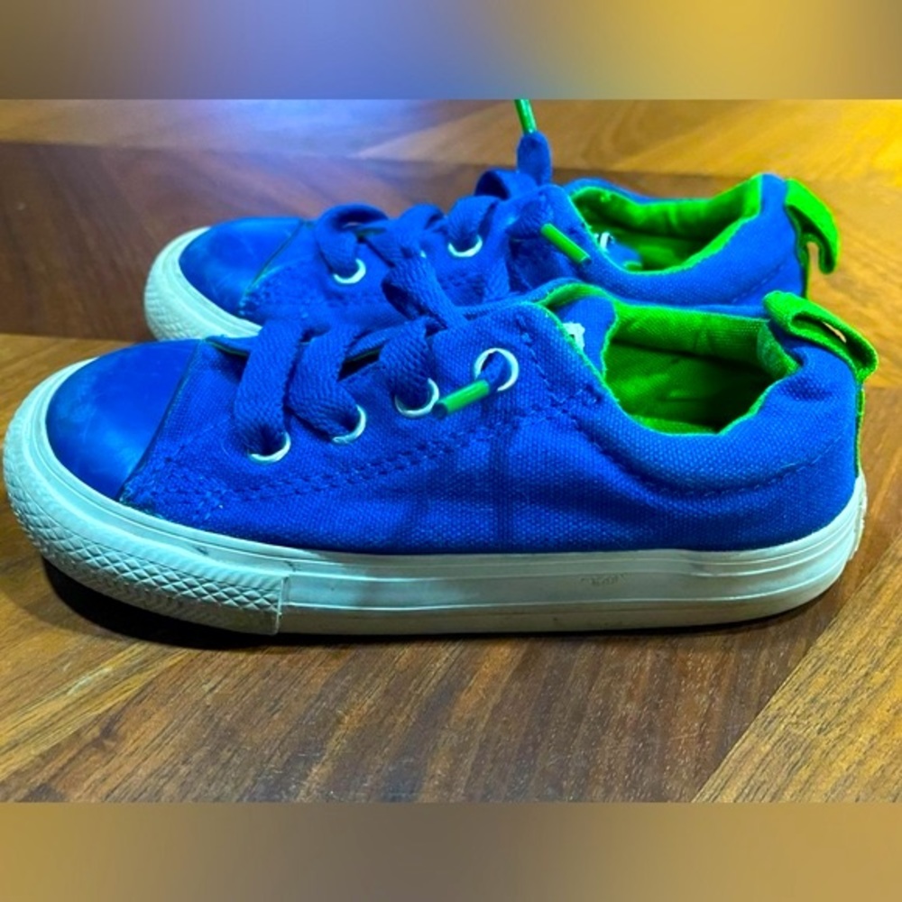CONVERSE- Bright Blue/Green size 9 (baby/toddler)